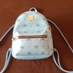 Bc my daughter didn't want it so I'm selling it 🥰